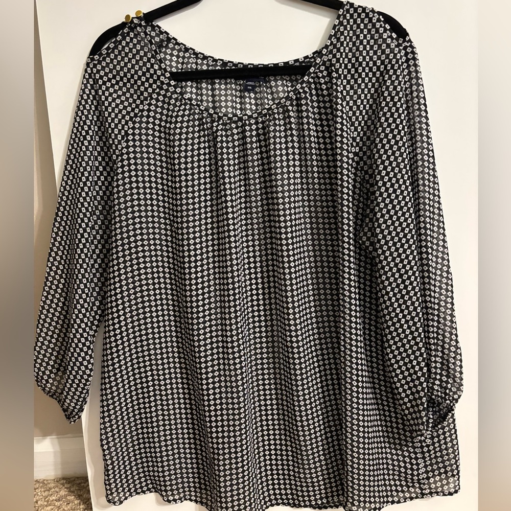 GAP Black and White Ruched 3/4 Sleeve Sheer Blouse